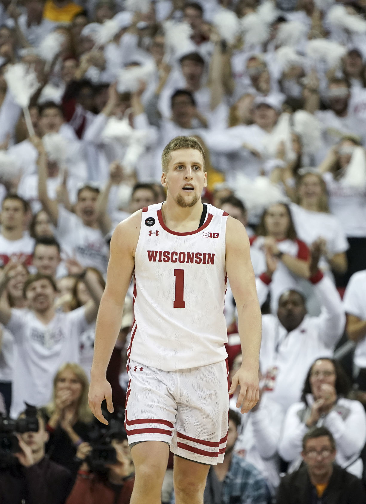 Badgers 77, Golden Eagles 61